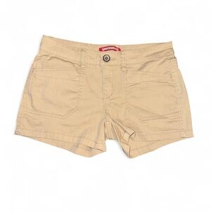 y2k early 2000’s vibes Union Bay tan cargo shorts
size 5 // size 27